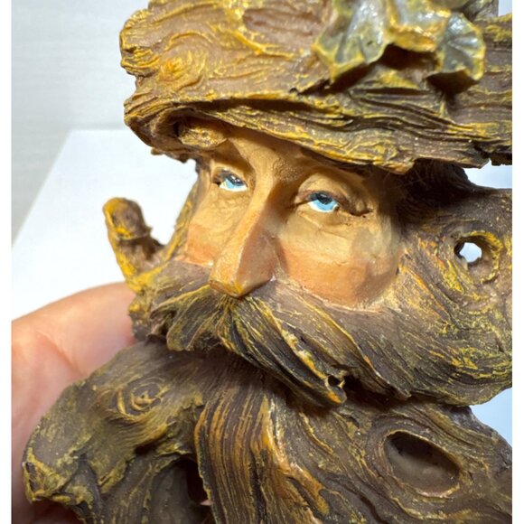 Old Man Tree Face Santa Ornament With Star & Holly Accents For Holiday Decor 8" - Picture 5 of 9